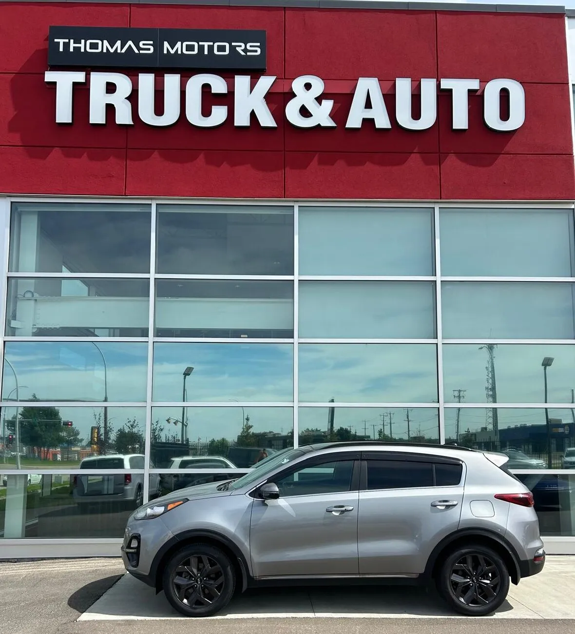 2022 Kia Sportage EX - Photo 2