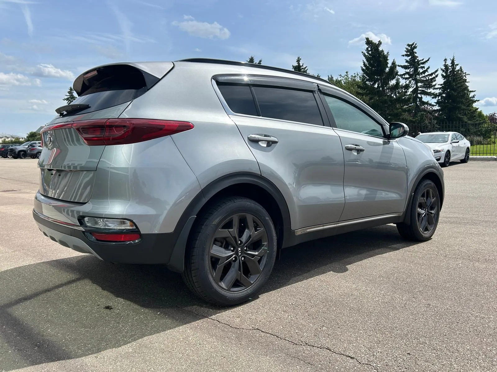 2022 Kia Sportage EX - Photo 3
