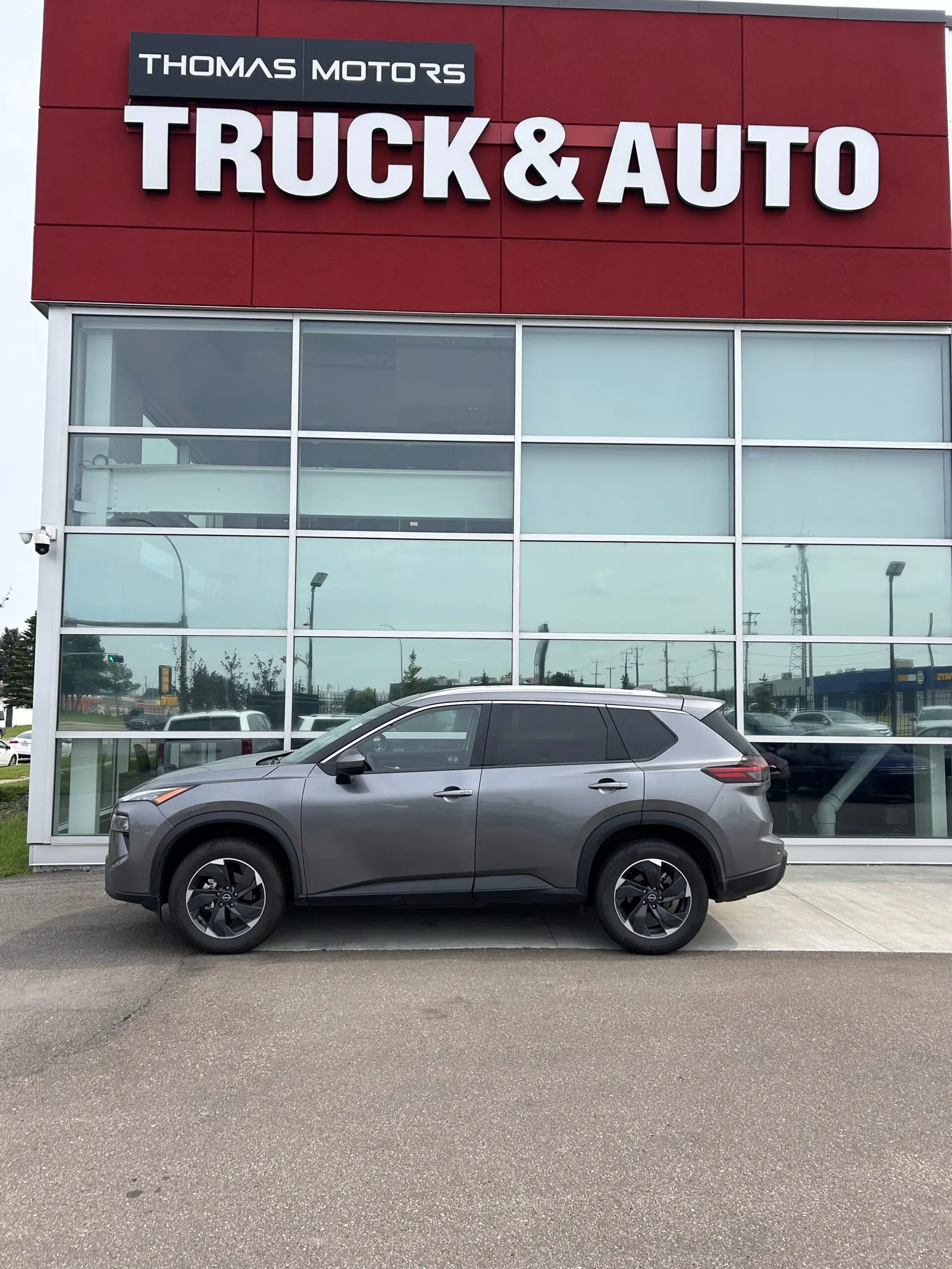 2025 Nissan Rogue SV - Photo 2
